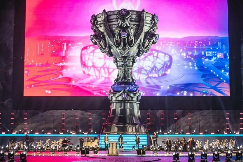 欧冠改制以来进入8强次数榜：拜仁23次居首，皇